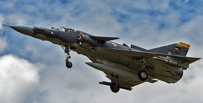 Sau nâng cấp, Kfir TC.10 đã trở thành một chiếc tiêm kích đa năng mạnh mẽ, linh hoạt, có thể sử dụng các loại vũ khí hiện đại như tên lửa không đối không Python-5, Derby; tên lửa không đối đất Maverick… hoàn toàn đáp ứng được các yêu cầu tác chiến hiện đại.