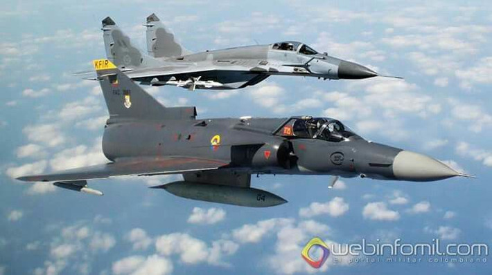 Đặc điểm dễ nhận thấy nhất ở biến thể nâng cấp Kfir TC.10 đó là máy bay được trang bị cái mũi mới khá lạ mắt, có kích thước lớn hơn rất nhiều so với nguyên bản để mang theo radar điều khiển hỏa lực EL/M-2032 (tầm trinh sát lên tới 150 km).