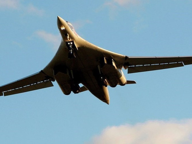 Thông tin máy bay B-1B Lancer thực hiện nhiệm vụ trên Biển Đông được đăng tải cùng ngày với thông báo từ hải quân Mỹ về sự trở lại của tàu sân bay hạt nhân USS Theodore Roosevelt.