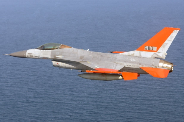 "Phi đội UCAV QF-16 sẽ góp phần tạo nên các bài huấn luyện chiến đấu và thử nghiệm mới cho máy bay chiến đấu Mỹ, đặc biệt là tiêm kích F-35", đại diện của Tập đoàn Boeing cho biết.