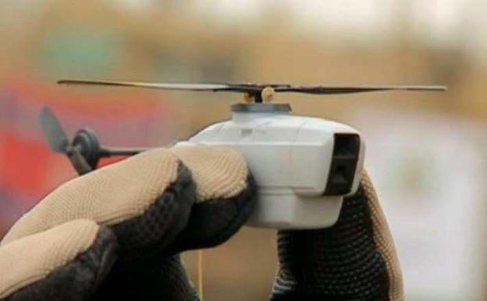 Hệ thống PRS thường bao gồm 2 UAV trinh sát siêu nhỏ cùng hệ thống điều khiển có thể cầm bằng một tay.