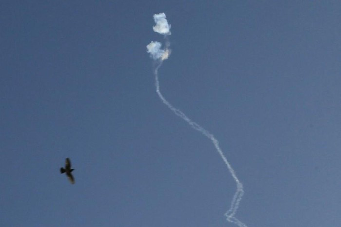 Tuy nhiên, cơ quan báo chí của Lực lượng Phòng vệ Israel (IDF) đã đưa ra những bình luận về vấn đề này như sau: “Không thể nói về sự cố kỹ thuật hoặc lỗi của con người trong trường hợp này. Cách giải thích như vậy là không hoàn toàn rõ ràng”.