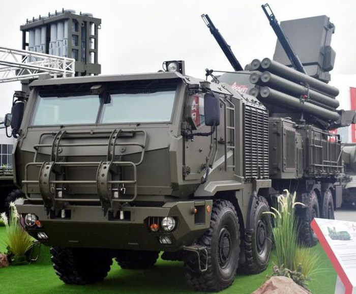 Không chỉ có nâng cấp phiên bản Pantsir-S2 hay chế tạo mới biến thể Pantsir-SM, một sửa đổi khác là Pantsir-S1M cũng đã được nhà sản xuất vũ khí Nga công khai trong thời gian gần đây.