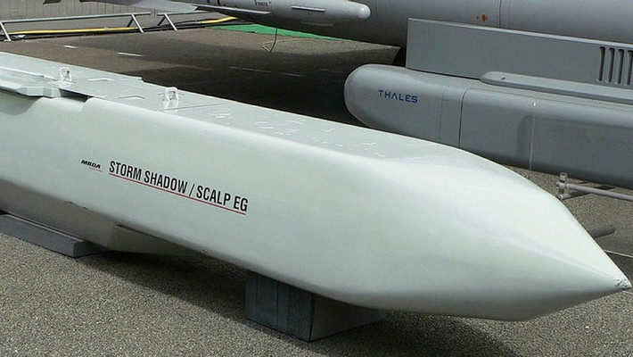 Tên lửa Storm Shadow đã được Quân đội Nga nghiên cứu khi nó tấn công Syria vào năm 2018. Vũ khí này có các biến thể khác nhau, tầm bắn sẽ thay đổi tùy thuộc vào phiên bản sử dụng.