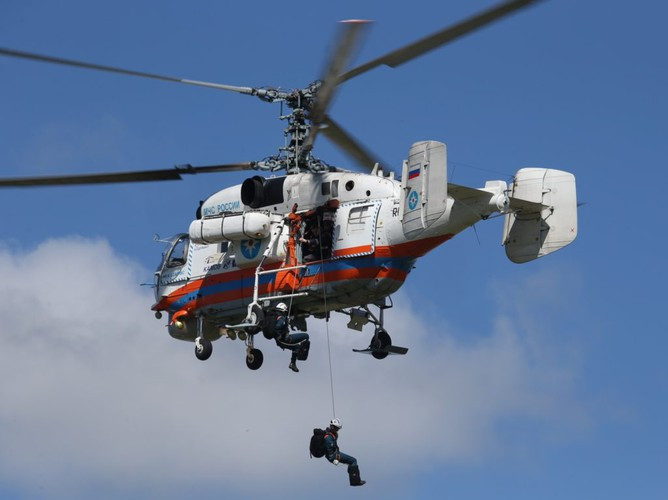 Có nhiều phiên bản Ka-32 nhưng biến thế thông dung Ka-32T lắp đặt hai động cơ turbine trục dẫn Klimov TV3117V với công suất 1.635 kW (2.190 mã lực) truyền động cho hai khối quay cánh quạt.