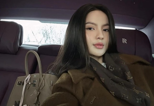 Chu Thanh Huyền nổi tiếng sau khi công khai hẹn hò cầu thủ Quang Hải.