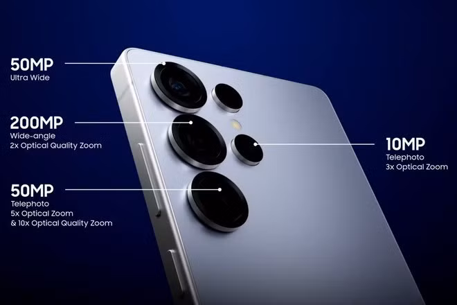 Samsung lại chọn hướng đi tối ưu hóa bằng AI. Galaxy S25 Ultra sở hữu cảm biến lớn, độ phân giải cao, khả năng nhận diện cảnh vật, tối ưu màu sắc, ánh sáng và chi tiết chỉ với một chạm. Tính năng Nightography cho phép chụp đêm sáng rõ, không cần chỉnh tay phức tạp. Khả năng zoom lên tới 100x (kết hợp quang học &amp; kỹ thuật số), chế độ chân dung, Super HDR, quay phim 8K và filter sáng tạo giúp người dùng phổ thông cũng dễ dàng tạo ra những bức ảnh, video ấn tượng.