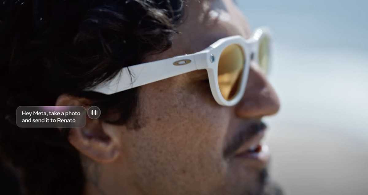 Chiếc kính này cũng có tính năng Meta AI, cho phép bạn đặt câu hỏi khi đang di chuyển, chẳng hạn như "Này Meta, hôm nay gió mạnh thế nào?" hoặc "Này Meta, quay video đi". Ngoài ra, bạn có thể hỏi Meta AI về những gì bạn đang thấy và yêu cầu nó dịch ngôn ngữ.