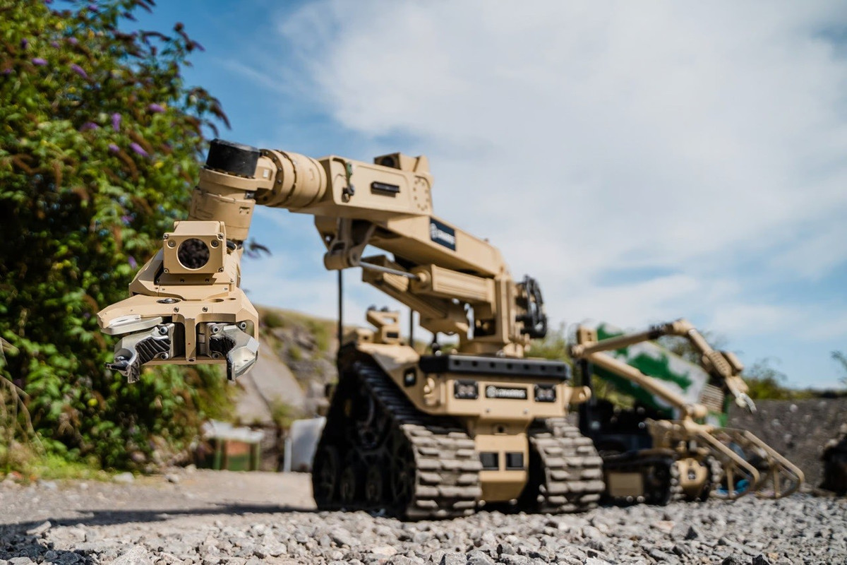 Ngoài EOD, T7 hiện đang được thử nghiệm tích hợp các khả năng tác chiến điện tử (EW) để phát hiện và vô hiệu hóa drone (C-UAS), mở rộng phạm vi nhiệm vụ từ hỗ trợ kỹ thuật sang tác chiến trực tiếp.