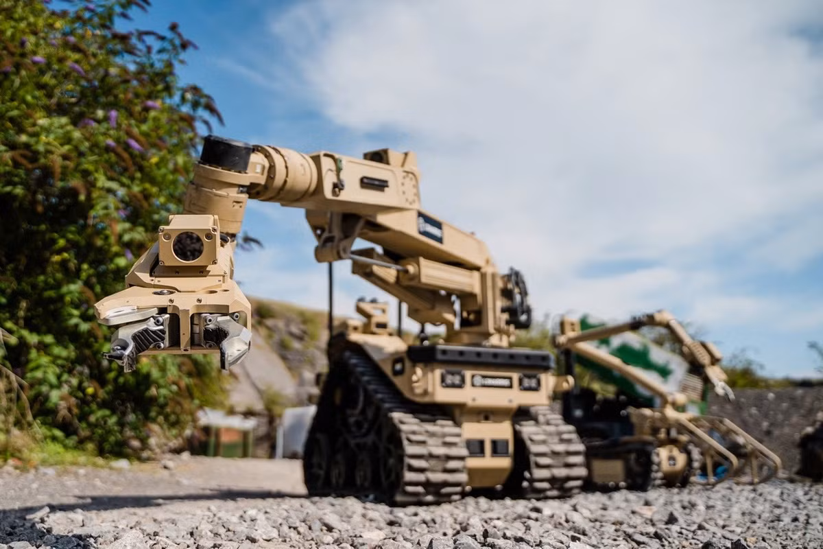 Ngoài EOD, T7 hiện đang được thử nghiệm tích hợp các khả năng tác chiến điện tử (EW) để phát hiện và vô hiệu hóa drone (C-UAS), mở rộng phạm vi nhiệm vụ từ hỗ trợ kỹ thuật sang tác chiến trực tiếp.