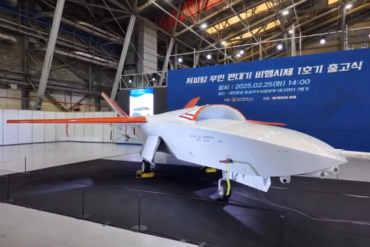 Được gọi là Hệ thống Wingman không người lái có khả năng quan sát thấp (LOWUS), máy bay không người lái này có thiết kế thân thiện với khả năng tàng hình với thân máy bay hình thang, cánh xuôi, đuôi chữ V và cửa hút khí gắn trên đỉnh, tất cả đều nhằm mục đích giảm tín hiệu radar để tăng khả năng sống sót.