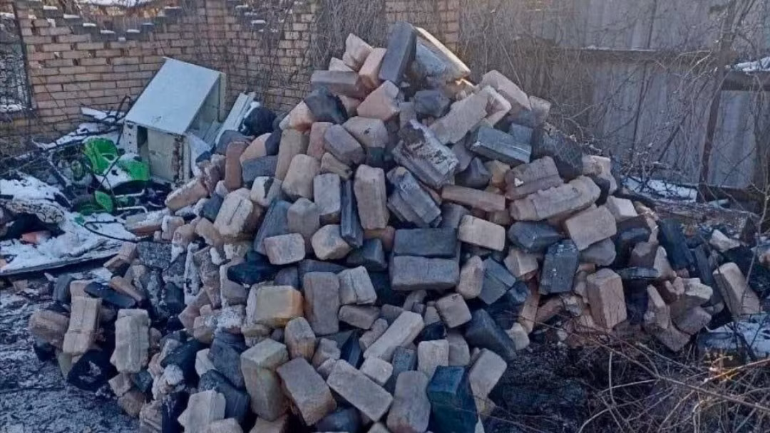 Chuyên gia quân sự và thông tin liên lạc vô tuyến người Ukraine , Serhiy Beskrestnov , được biết đến với biệt danh Flash, đã đưa tin về vấn đề này. Trên mạng xã hội, ông đã đăng tải những bức ảnh về thiết bị ngụy trang do Nga sản xuất.