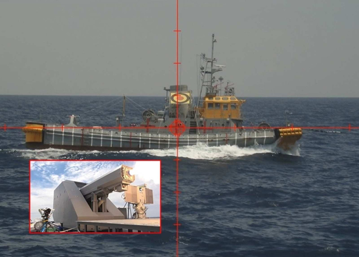 Bộ Quốc phòng Nhật Bản cân nhắc sử dụng pháo điện từ cho 2 mục đích: đánh chặn tên lửa hành trình bội siêu thanh, và tăng cường khả năng chống hạm, nhờ vào độ xuyên phá cao và tốc độ bắn.