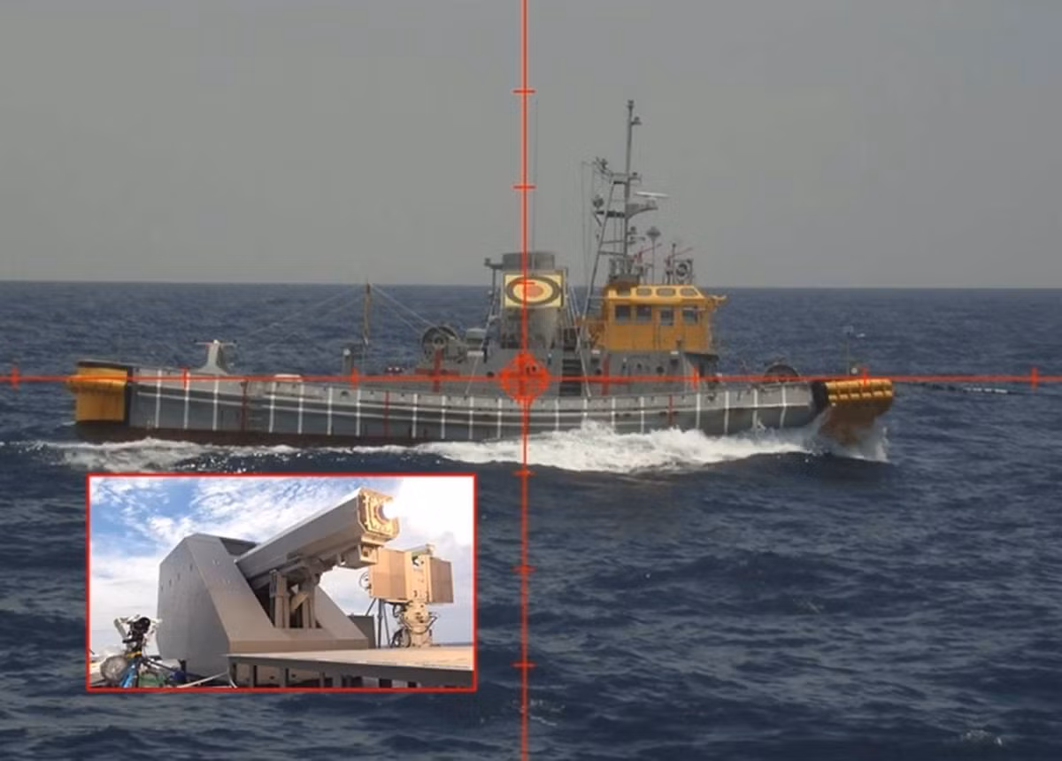 Bộ Quốc phòng Nhật Bản cân nhắc sử dụng pháo điện từ cho 2 mục đích: đánh chặn tên lửa hành trình bội siêu thanh, và tăng cường khả năng chống hạm, nhờ vào độ xuyên phá cao và tốc độ bắn.