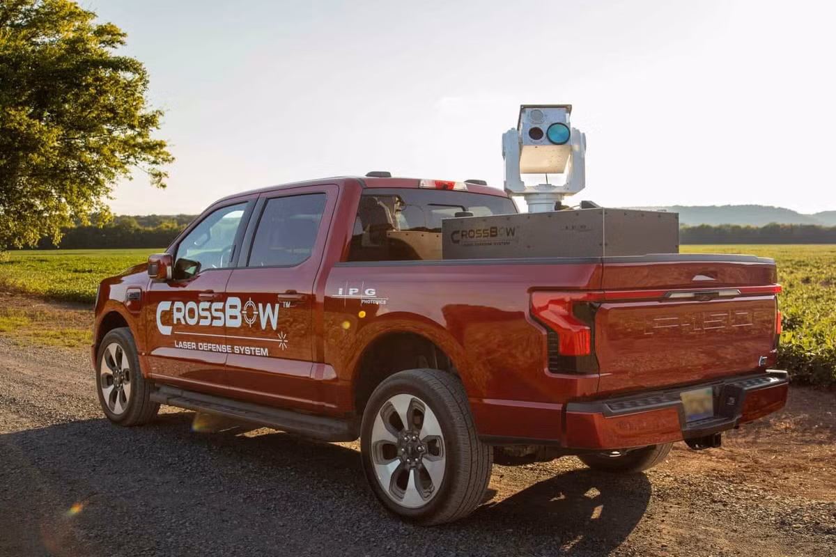 lazer-crossbow-mini-hel-na-bazi-pikapafoto-ipg-photonics-1.jpg