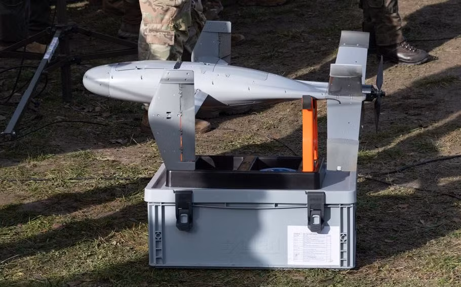 “Việc bắn hạ một chiếc máy bay không người lái giá rẻ thực sự rất tốn kém,” ông nói. “Một quả tên lửa khổng lồ nhắm vào một chiếc máy bay không người lái nhỏ bé, chất lượng kém.”