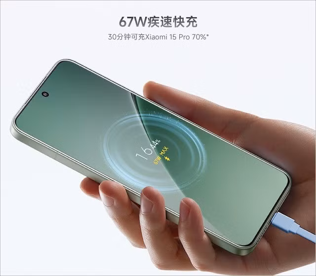 Theo công bố từ Xiaomi, nó có thể sạc đầy 70% pin cho một chiếc Xiaomi 15 Pro chỉ trong vòng 30 phút.
