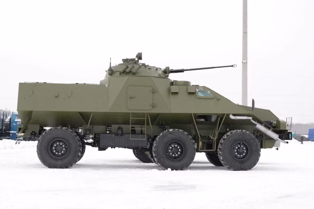Do đó, KamAZ, một nhà sản xuất xe tải, đã tuyên bố đang phát triển một giải pháp thay thế riêng của mình. Giám đốc công ty đã đưa ra thông báo này trong cuộc gặp với Tổng thống Nga Vladimir Putin. Theo ông, một nguyên mẫu sẽ được phát triển vào năm 2026, tiếp theo là thử nghiệm và dự kiến ​​sản xuất thử nghiệm sớm nhất vào năm 2027.