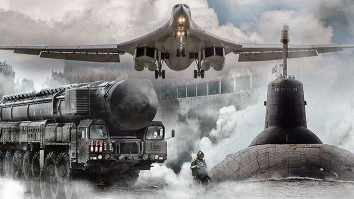 Chiến lược đầu tư mạnh tay vào các lực lượng hạt nhân chiến lược của Nga đang trở nên rõ ràng hơn bao giờ hết. Dù nhiều đơn vị trong lực lượng vũ trang thông thường vẫn thiếu thốn trang bị do hậu quả thời hậu Xô viết, thì ngành tàu ngầm chiến lược và các chương trình vũ khí hạt nhân vẫn được rót vốn ưu tiên tuyệt đối.