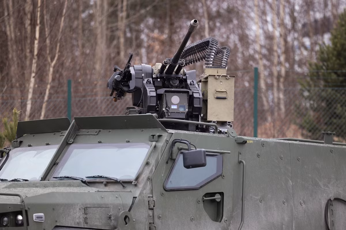 Chúng tôi đã đạt được điều mà nhiều người cho là bất khả thi trong thời gian kỷ lục, bao gồm cả việc đào tạo và huấn luyện cần thiết để hỗ trợ nhiệm vụ", Angelica Persson, Chuyên gia Phân tích Phát triển Kinh doanh Chống UAS của Saab, cho biết.