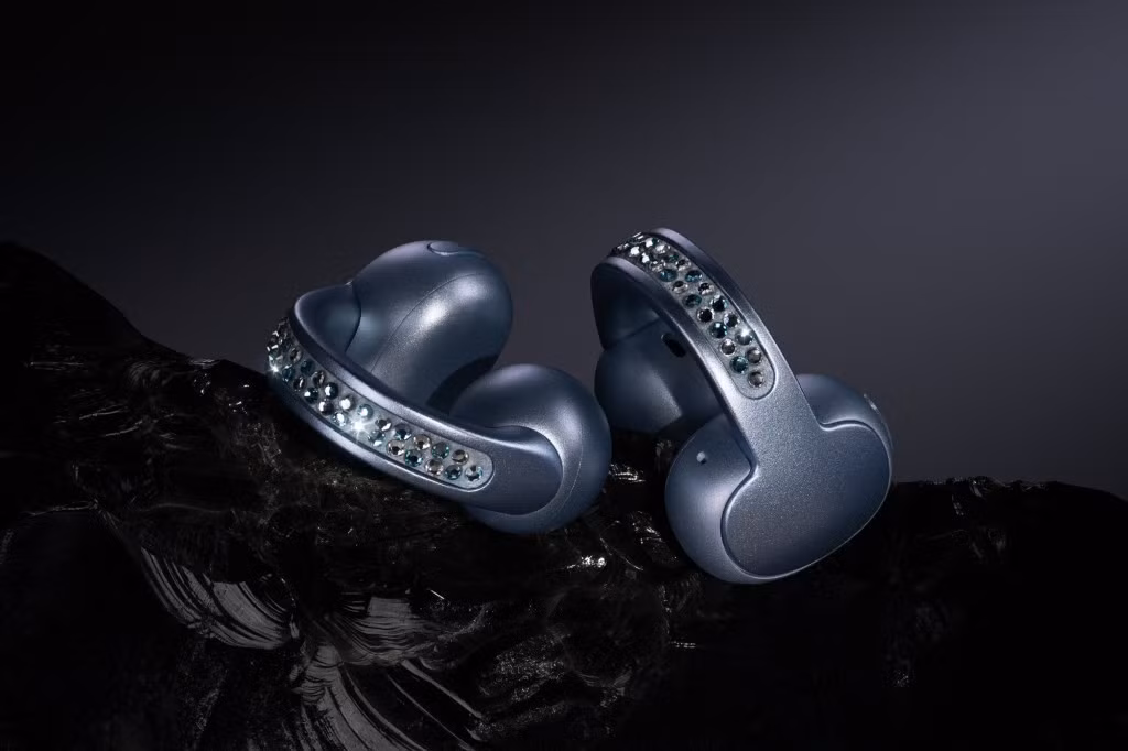 Bộ sưu tập Motorola Brilliant sẽ được bán với số lượng giới hạn ở mức giá 999 USD (khoảng 26,2 triệu đồng), bao gồm cả điện thoại và tai nghe Buds Loop.