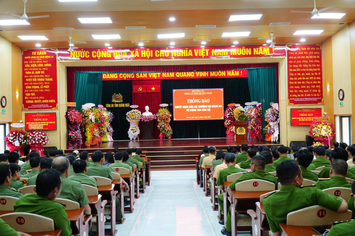 Công an tỉnh Quảng Ngãi tổ chức Hội nghị thông báo Quyết định của Bộ trưởng Bộ Công an về công tác cán bộ.