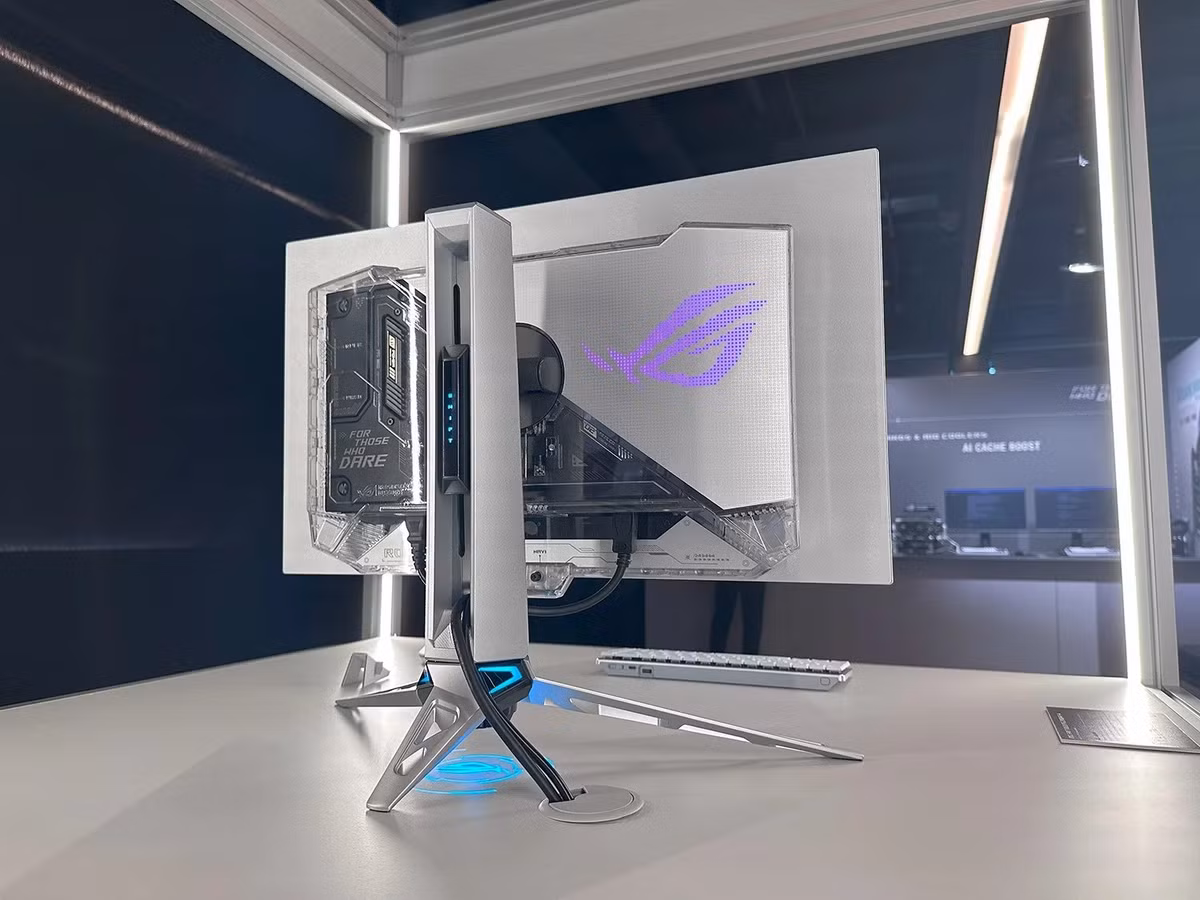 Màn hình cũng có thiết kế thẩm mỹ hoàn toàn mới với chân đế mới, lớp hoàn thiện màu bạc, vỏ sau trong suốt.