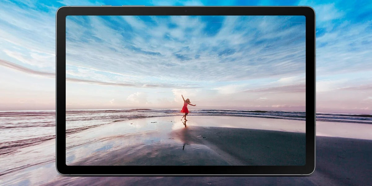 Màn hình này có độ sáng tối đa 600 nits nhờ công nghệ Vision Booster, giúp hiển thị tốt ngoài trời. Để bảo vệ người dùng, màn hình cũng đạt chứng nhận ánh sáng xanh thấp từ tổ chức SGS, giảm thiểu tình trạng mỏi mắt khi sử dụng lâu.