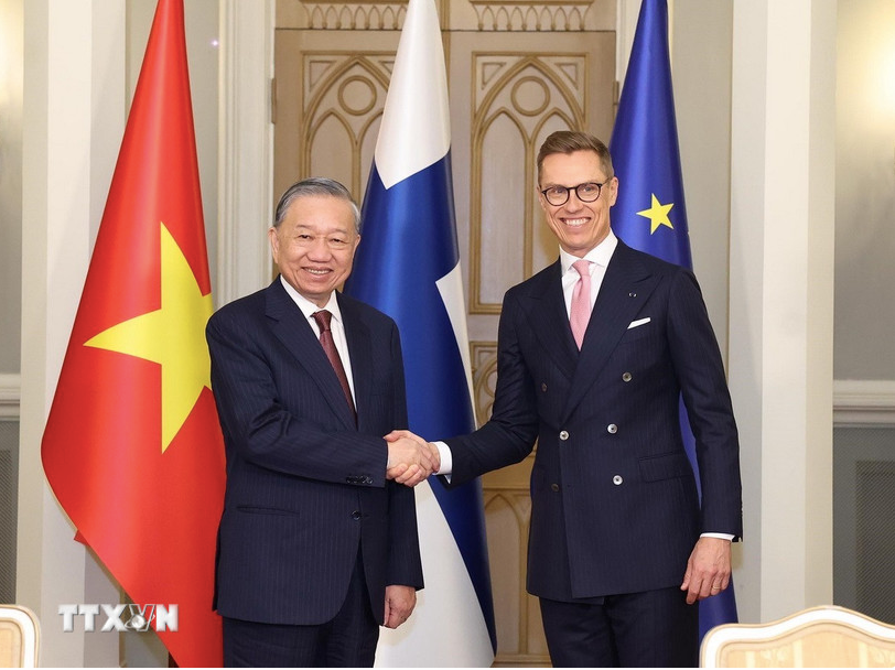 Tổng Bí thư Tô Lâm chụp ảnh chung với Tổng thống Phần Lan trước cuộc hội đàm. Ảnh: TTXVN