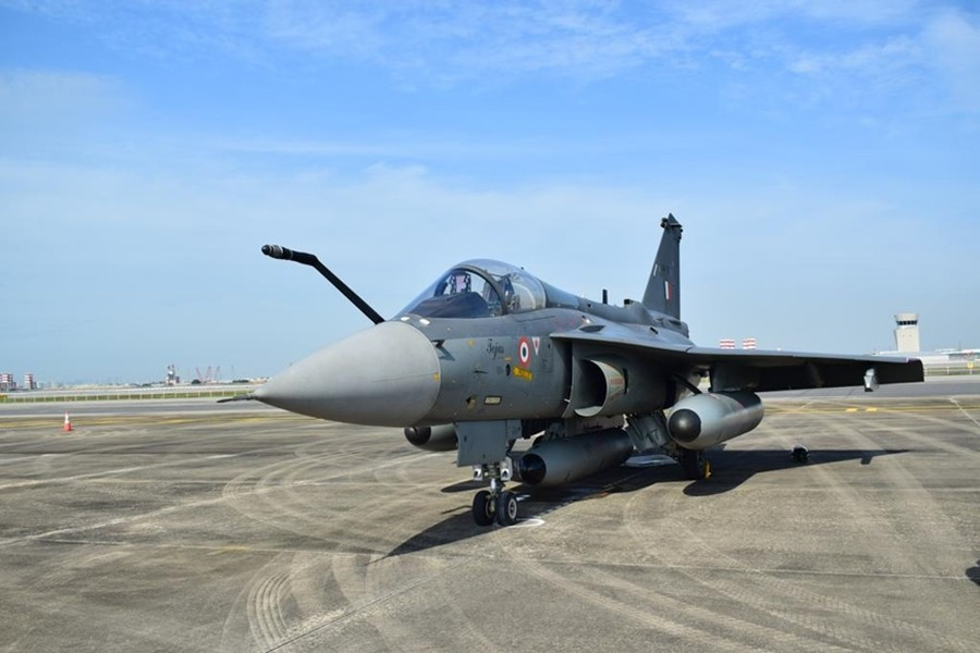 Ngoài Tejas Mk 1A, HAL cũng dự kiến sẽ ký kết thêm các hợp đồng cho hơn 200 máy bay LCA Mk 2 và một số lượng tương đương máy bay chiến đấu hạng trung tiên tiến (AMCA), chương trình tiêm kích thế hệ thứ năm của Ấn Độ.