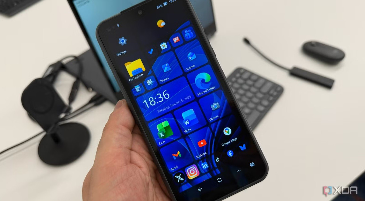 NexPhone được xây dựng xoay quanh ý tưởng một thiết bị, ba chế độ sử dụng. Ở trạng thái di động, NexPhone là một smartphone Android đúng nghĩa, chạy Android 16 với giao diện NexOS, không cài sẵn ứng dụng rác và ưu tiên trải nghiệm gọn nhẹ.