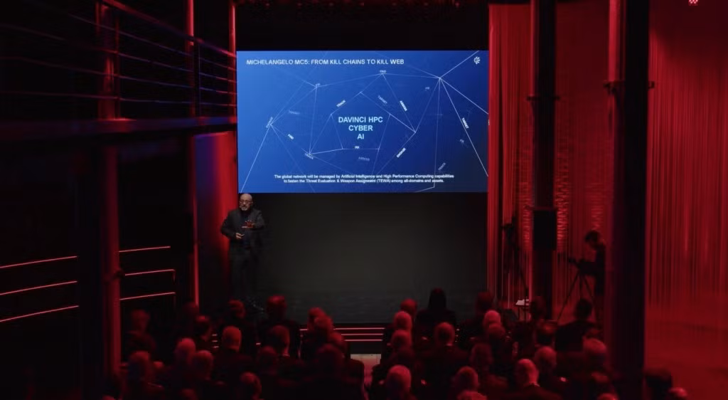 Toàn bộ hệ thống được điều khiển bởi trung tâm chỉ huy tích hợp sử dụng trí tuệ nhân tạo Davinci HPC Cyber AI và mạng lưới liên kết dữ liệu theo chuẩn NATO Link 16 và IFDL mới, cho phép chia sẻ tức thì thông tin mục tiêu với các hệ thống Patriot, IRIS-T SLM hay thậm chí Aegis Ashore của đồng minh.