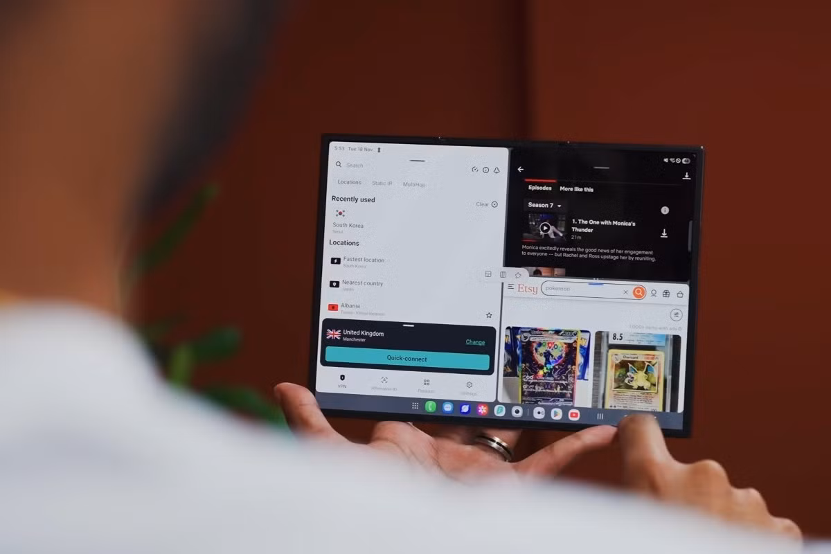 Samsung Galaxy Z TriFold được trang bị viên pin có dung lượng 5,600 mAh(tương tự Huawei Mate XT Ultimate), hiện chưa rõ Samsung sử dụng công nghệ pin gì, nhưng theo đồn đoán là Silicon Carbon. Khả năng sạc nhanh đã được nâng cấp từ 25W (trên Galaxy Z Fold7) lên mức 45W, tương tự như các mẫu Galaxy S Ultra của Samsung hiện nay. Máy vẫn hỗ trợ sạc không dây với công suất tối đa 15W.