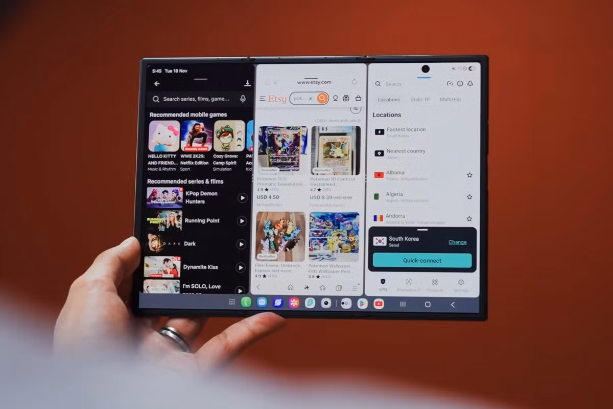 Hơn nữa, việc sở hữu kích thước màn hình lớn giúp Samsung có thể bổ sung tính năng chia 3 màn hình với 2 bố cục chính, giúp nâng cao hiệu suất sử dụng máy.