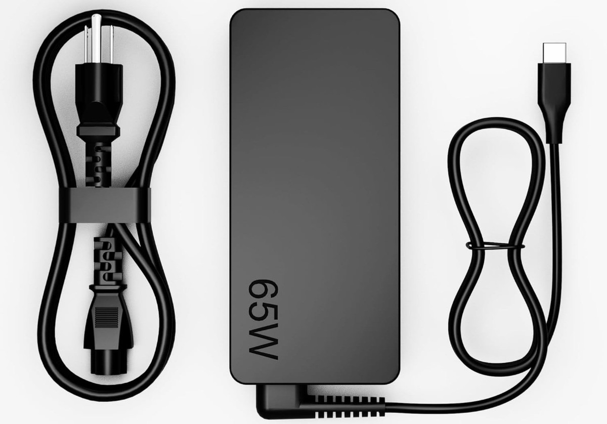 May mắn là bộ sạc USB-C 65W đi kèm cũng chỉ nặng 150 gram, giúp tổng trọng lượng khi di chuyển vẫn cực kỳ nhẹ nhàng. Rõ ràng UX-K3 không phải là lựa chọn cho những ai cần làm việc cả ngày không cắm sạc, nhưng nó được thiết kế ưu tiên tính di động trên hết.