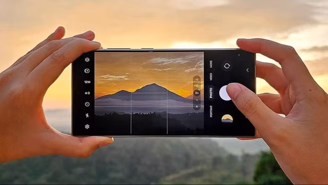 Ngược lại, Galaxy S25 Ultra phù hợp với người yêu thích công nghệ hiện đại, đa năng, cá nhân hóa sâu và mong muốn tận hưởng tiện ích thông minh toàn diện. Lựa chọn cuối cùng phụ thuộc vào nhu cầu, gu thẩm mỹ và phong cách sống của từng người dùng. Hãy cân nhắc kỹ để chọn được chiếc flagship phù hợp nhất với bạn!