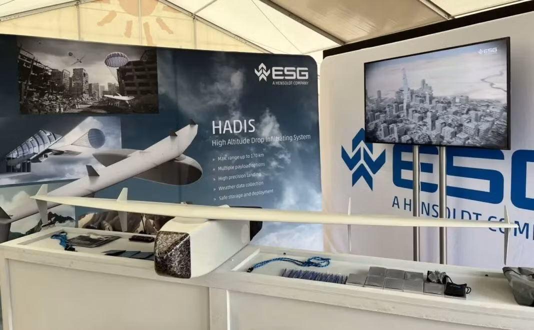 Công ty cho biết hệ thống này được hình thành vào năm 2024 như một phần của dự án đổi mới tự tài trợ và đã được triển khai thành công từ các máy bay vận tải nhỏ hơn trước loạt thử nghiệm A400M.