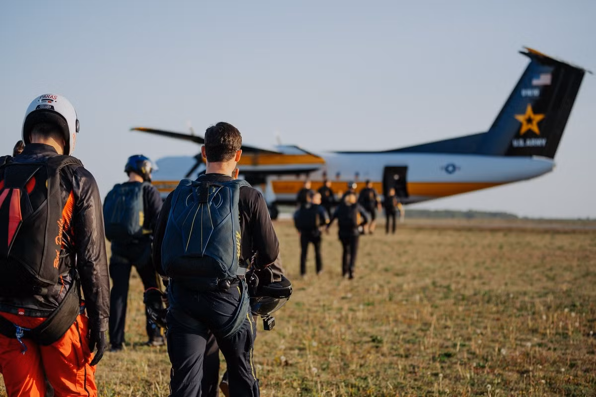 Khái niệm về phi đội sáu người, được gọi là "The Hex", lần đầu tiên được giới thiệu vào năm 2023 sau khi các chuyên gia từ cả hai lực lượng đạt được phi đội năm người gọi là "Pentragram", tiếp tục nâng cao kỹ năng và khả năng phối hợp của họ trong bối cảnh nhu cầu hoạt động và thời gian đào tạo hạn chế.