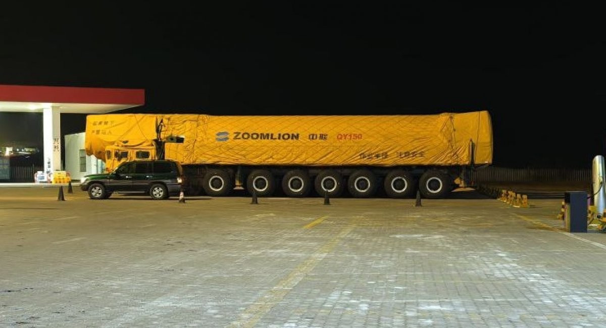 Theo những hình ảnh và mô tả được lan truyền trong tuần này, Lực lượng Tên lửa Quân Giải phóng Nhân dân Trung Quốc sử dụng các bệ phóng tên lửa đạn đạo liên lục địa di động được ngụy trang thành cần cẩu dân dụng do Zoomlion sản xuất.