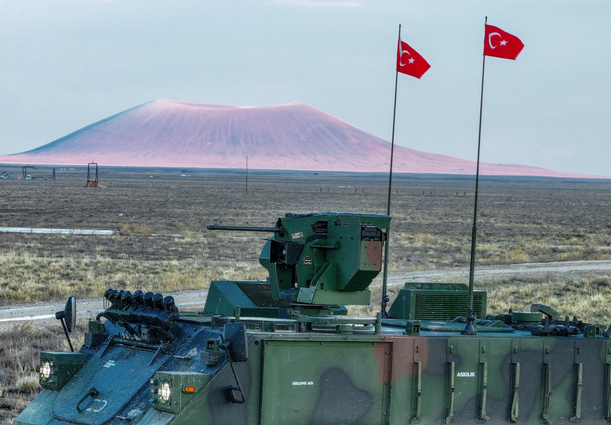 Tính ứng dụng thực tiễn của E-ZPT không chỉ nằm ở việc tạo thương hiệu mới lạ mà còn ở cách hệ thống dẫn động điện có thể thay đổi dấu hiệu nhận dạng và mức độ bị phát hiện trên chiến trường được định hình bởi hoạt động trinh sát và giám sát liên tục, máy ảnh nhiệt phổ biến và chuỗi liên lạc nhanh chóng từ cảm biến đến mục tiêu.