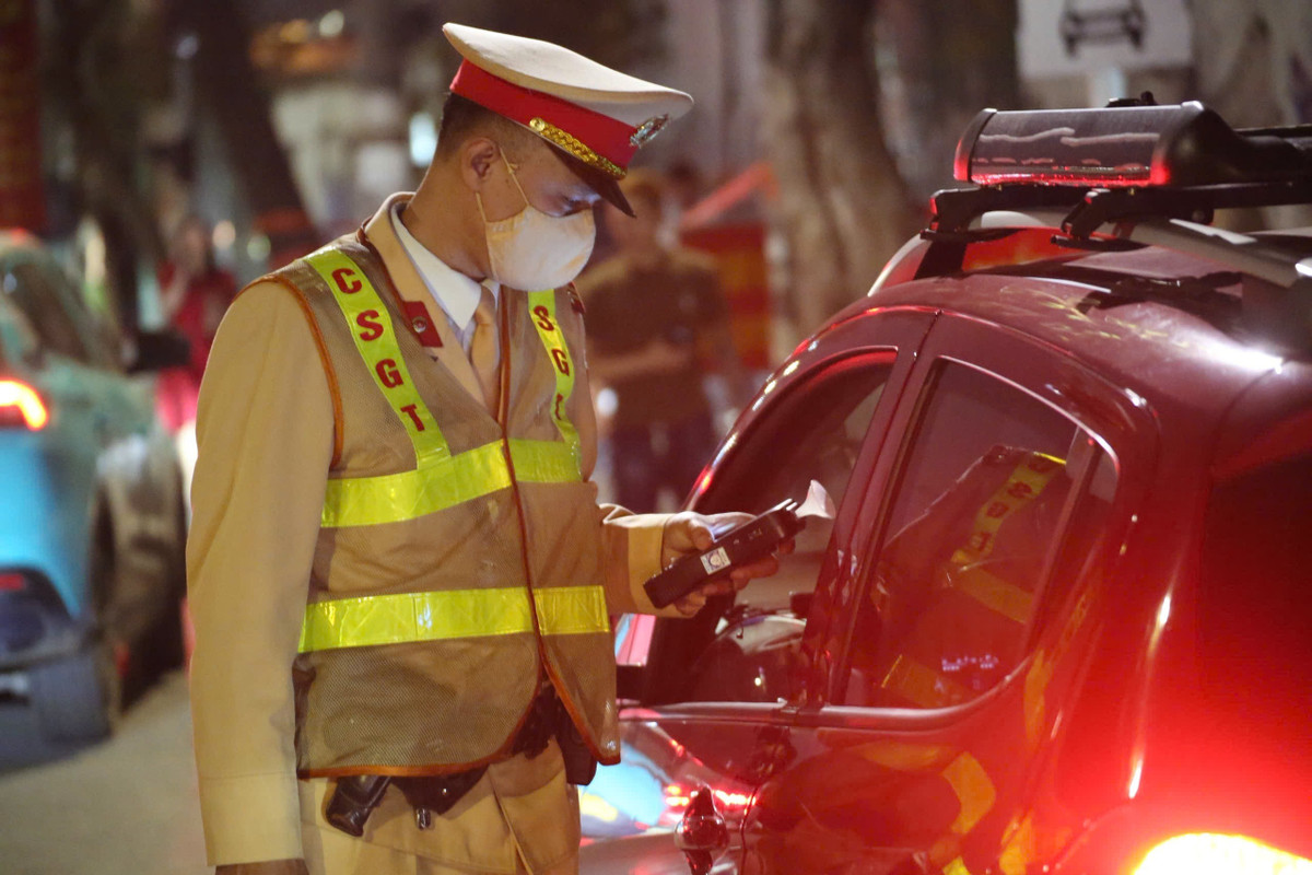 CSGT Hà Nội duy trì kiểm soát nồng độ cồn trong dịp Tết Nguyên đán.