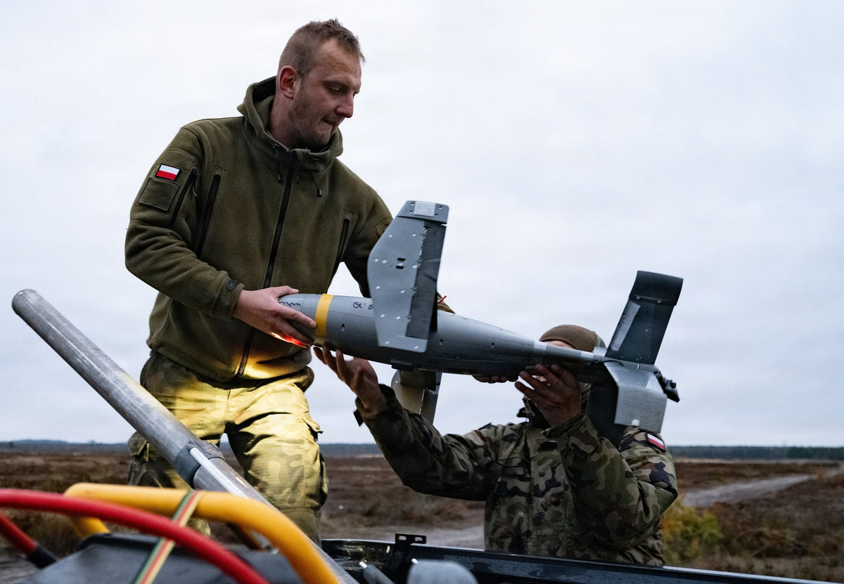 Hệ thống Merops đã được triển khai tại Ba Lan và Romania, các quốc gia thành viên NATO, vào tháng 11 sau khi máy bay không người lái tấn công của Nga liên tục xâm phạm không phận NATO. Quan chức quốc phòng Mỹ cho biết Mỹ đã rút ra bài học từ việc triển khai hệ thống này và các hệ thống tương tự khác ở Ukraine.