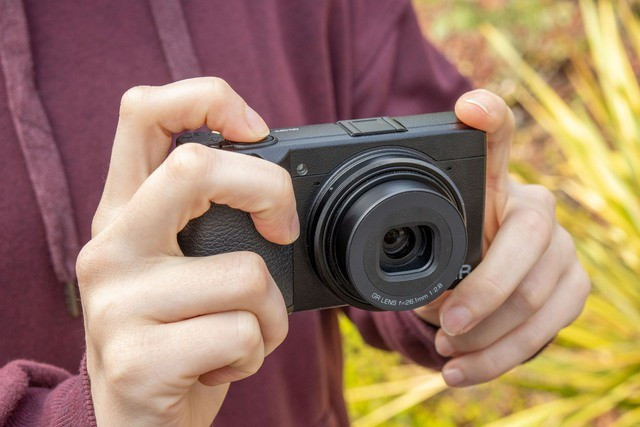 Những mẫu máy ảnh Ricoh GR được các nhiếp ảnh gia đường phố ưa chuộng - Ảnh: DPReview