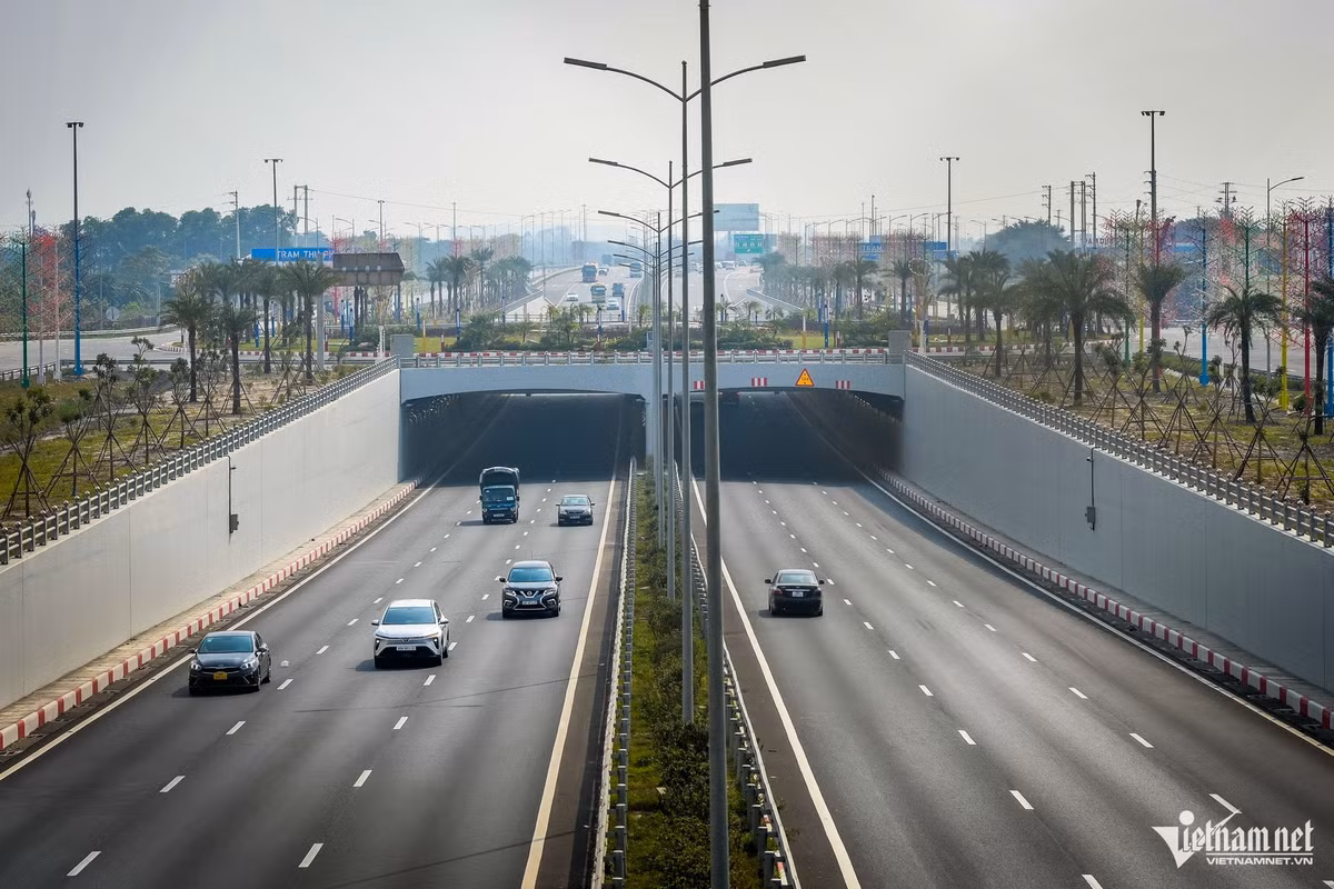 Tầng 1 bố trí hầm chui, cho phép tuyến cao tốc Cầu Giẽ – Ninh Bình đi qua nút giao.