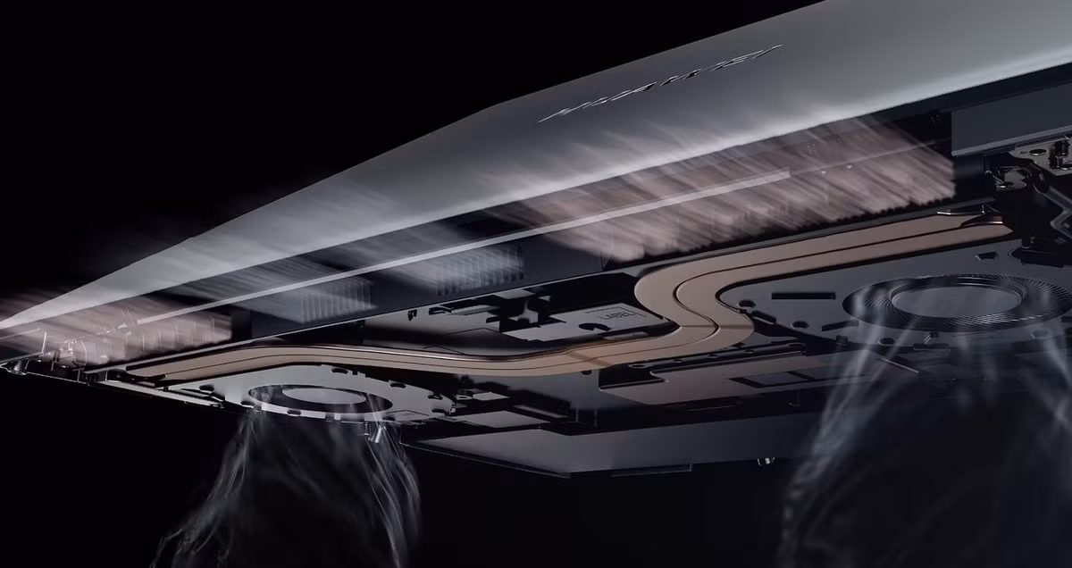 Máy tính xách tay này còn được trang bị hệ thống tản nhiệt buồng hơi với hai quạt siêu mỏng, giúp làm mát chipset hiệu quả. Mặc dù Huawei chưa công bố thông tin chi tiết về CPU, nhưng MateBook Fold Ultimate sẽ có 32GB RAM và tùy chọn ổ cứng SSD 1TB hoặc 2TB.