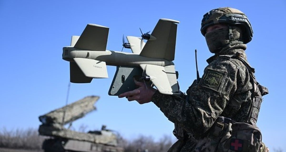 Với tầm hoạt động hiệu quả khoảng 2-3km và độ cao tối đa khoảng 2km, nó tạo ra một "vùng bảo vệ" linh hoạt cho các mục tiêu trên mặt đất như vị trí quân sự, cơ sở hạ tầng hoặc các cuộc diễu binh.