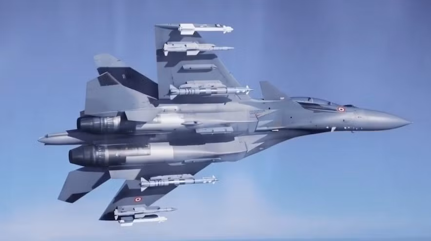 Ấn Độ cũng công bố hình ảnh chính thức cho thấy các máy bay của Không quân Ấn Độ được trang bị những loại vũ khí chưa từng xuất hiện trước đó. Trong số này có tiêm kích Su-30MKI Flanker mang tên lửa không đối không Astra do trong nước phát triển và vũ khí tấn công tốc độ cao Rampage do Israel cung cấp.