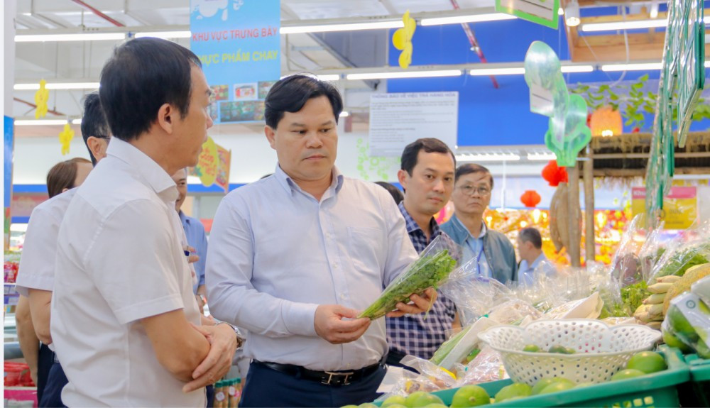 Lãnh đạo UBND tỉnh và Sở Công Thương trong 1 lần kiểm tra 1 cơ sở kinh doanh trong dịp Tết cổ truyền 2026.