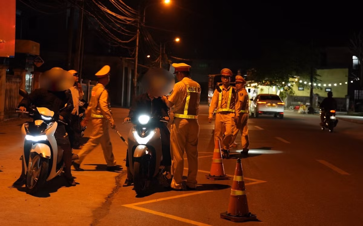 Lực lượng CSGT thực hiện nhiệm vụ kiểm tra trong dịp Tết cổ truyền 2026.