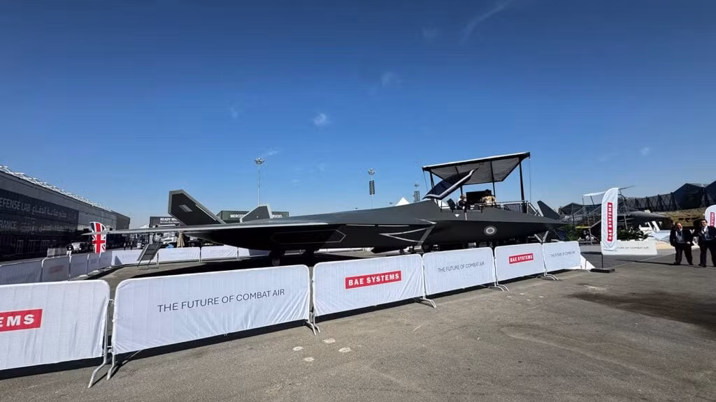 Mô hình thiết kế ý tưởng của máy bay chiến đấu thế hệ thứ sáu Future Combat Air System (FCAS) đang được Pháp, Đức và Tây Ban Nha hợp tác phát triển. Dassault sẽ đóng vai trò là nhà thầu chính cho NGF, trong khi Airbus sẽ dẫn đầu việc phát triển các máy bay không người lái đi kèm và đám mây chiến đấu hỗ trợ của hệ thống rộng lớn hơn. (Agnes Helou / Breaking Defense).